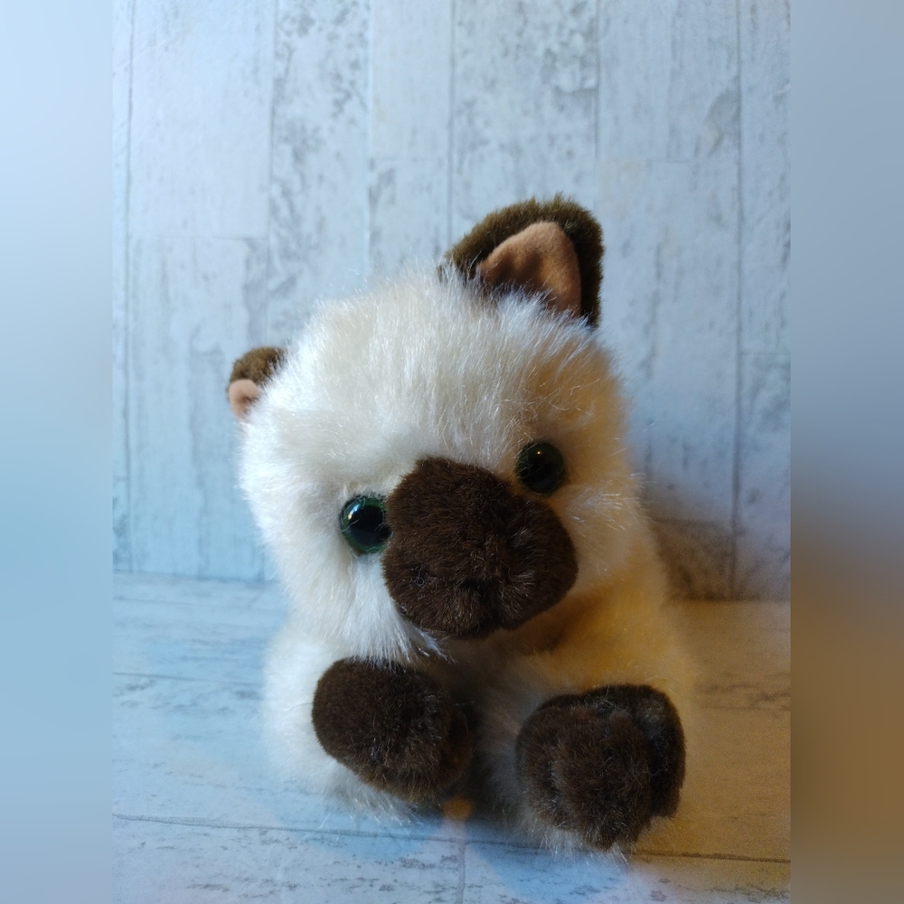 Vintage Fine Toy Co. Siamese Plush Cat Green Emerald Eyes